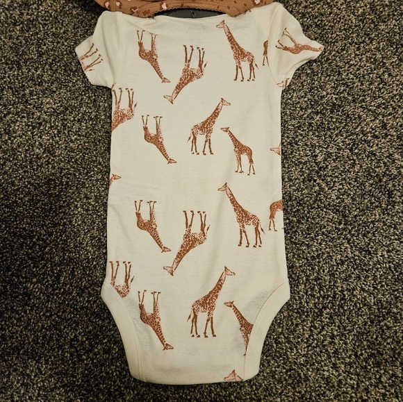 Carter's 3pk onesies - Picture 3 of 3